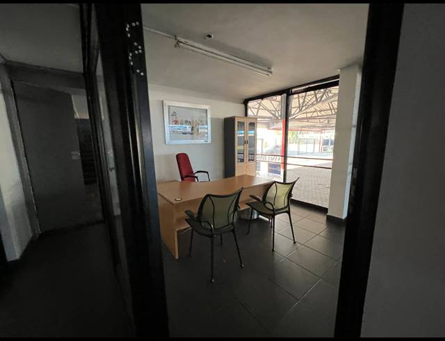 1,487M² BUSINESS FOR SALE IN LYTTELTON MANOR